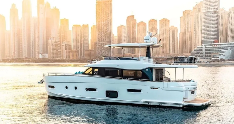 66' UNIQ Azimut Yacht