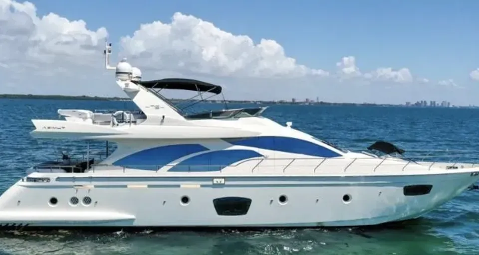 75' UNIQ Azimut Yacht